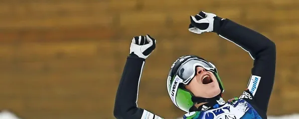    Če želijo dosegati vrhunske uspehe, športniki ne morejo 
slediti togemu sistemu fakultet, kjer jim predavatelji včasih 
nočejo prilagoditi niti urnika govorilnih ur.