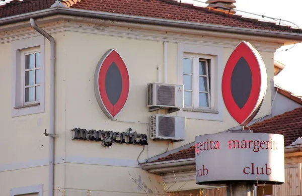  Zaradi zlorabe prostitucije v novogoriškem nočnem lokalu 
Margerita in pranja denarja sodijo deveterici iz Nove Gorice, 
Maribora in Bolgarije.  