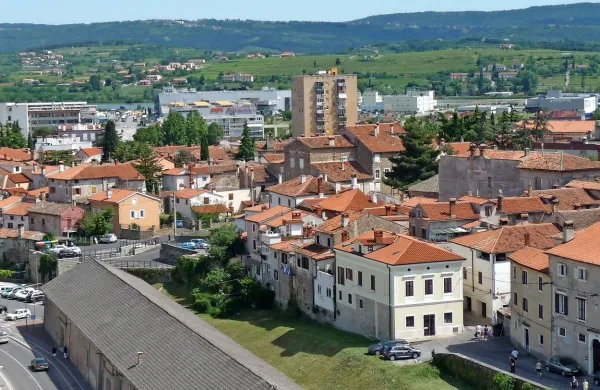 Če bo obtožba koprskega tožilstva postala pravnomočna, 
bosta morala zaradi domnevno sporne prodaje Libertasa  
Boris Popovič in Anto Guberac skupaj sesti na zatožno 
klop.