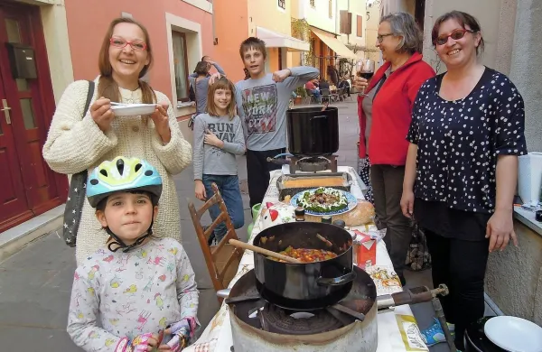Barbara Motoh (desno) je zaprla vrata galerije v družbi 
dolgoletnih prijateljev in sodelavcev.