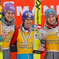 Z leve: Andreas Wellinger, Stefan Kraft, Kamil Stoch 