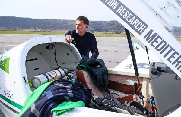 Matevž Lenarčič, ki je v petek poletel s portoroškega letališča 
na novo misijo nad Sredozemljem in Alpami, je zaradi 
neugodnih vremenskih razmer opravil drugačno pot od 
načrtovane.