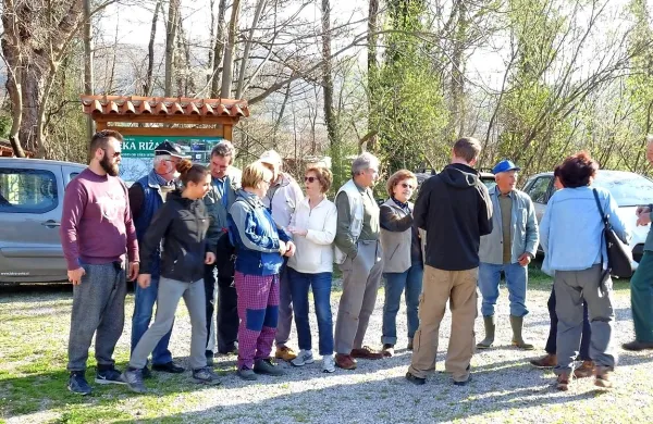 Tudi letos je ribiška družina Koper organizirala tradicionalno 
čistilno akcijo pri reki Rižani.