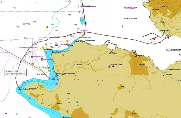 Pot tankerja Capodistria, ki se je sinoči predčasno končala na 
kopališču pri Debelem rtiču.