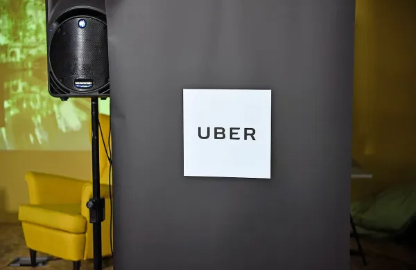 Ameriški ponudnik prevozov prek mobilne aplikacije Uber je 
napovedal, da bo prihodnji mesec prenehal z opravljanjem 
storitev na Danskem.