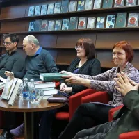 Knjige so predstavili (z leve) Mladen Dolar, Borut Kraševec, Andrej Ilc, Jana Unuk, Suzana Koncut in Aleš Berger. 