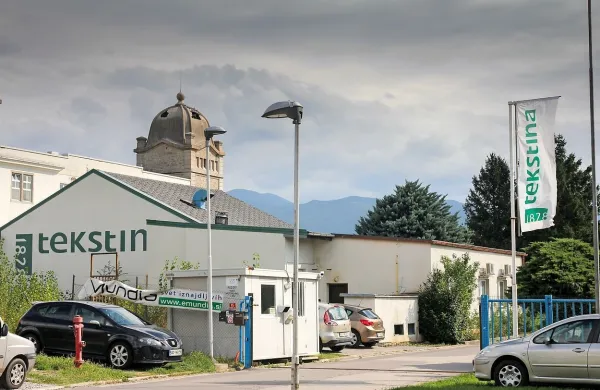 Iztisnili male delničarje Tekstine