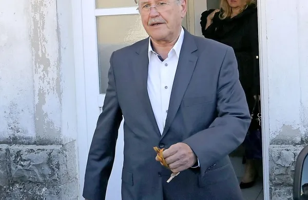 Dušan Črnigoj ob prihodu iz sodne stavbe po izreku sodbe.