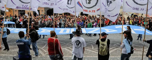V službi ljudstva, na pomoč