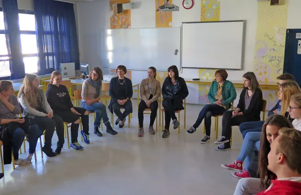 Sežanski dijaki so z animatorko Caroline Dewit spoznavali 
francoski jezik in gledališče.
