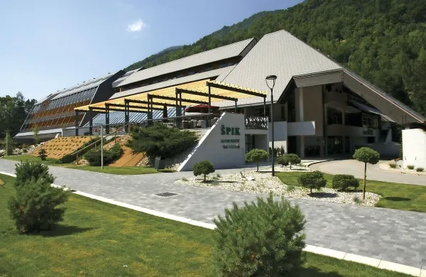 Družba Hit od odvisne družbe Hit Alpinea z aprilom kupuje 
hotel in kamp Špik.