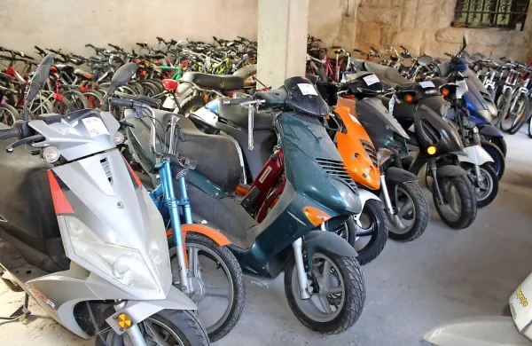 Največ povpraševanja je bilo za  kolesa, kolesa z motorjem in 
motorna kolesa. 