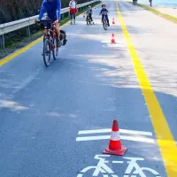 Polovica cesti&scaron;ča kolesarjem, polovica sprehajalcem (foto in video)