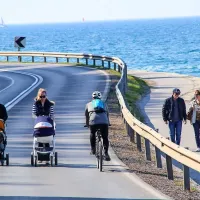 Polovica cesti&scaron;ča kolesarjem, polovica sprehajalcem (foto in video)