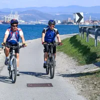 Polovica cesti&scaron;ča kolesarjem, polovica sprehajalcem (foto in video)