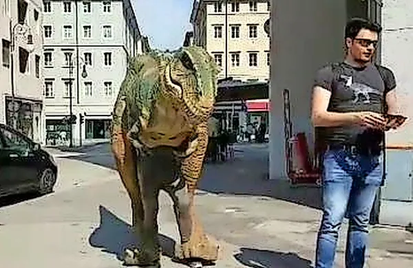 Dinozaver  med izletom po Trstu.