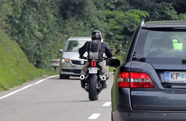 Kljub številnim tragičnim nesrečam nekaterih motoristov ne 
izuči prav nič (fotografija je simbolična).