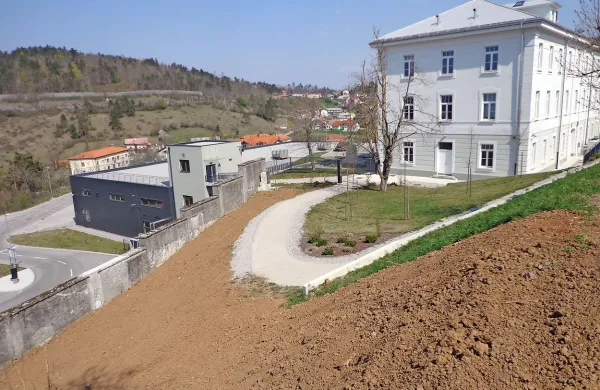 Okolico Parka vojaške zgodovine bodo zatravili, za “košnjo”  bodo skrbele ovce, izdelke iz 
njihove volne pa bodo prodajali v muzejski trgovini.