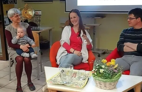 Ob duli Tanji Potočnik sta o svoji izkušnji govorila mlada 
starša Barbara Fužir in njen partner Andrea Vittorio Schart. 