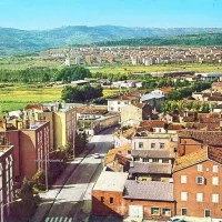 Vojkovo nabrežje nekoč in pogled na njive in močvirnate 
predele, ki so obdajali Koper.