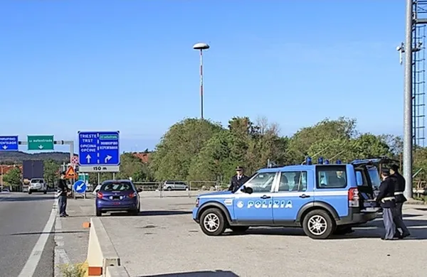 Tržaški policisti na meji s Slovenijo vedno ujamejo kakšnega 
zanimivega potnika.