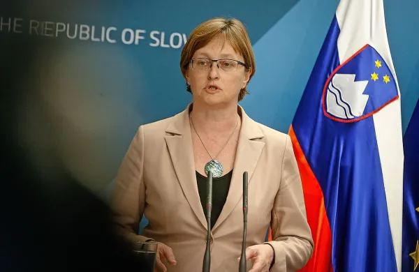 Dodaten denar za upokojenske regrese bo zagotovila sama 
pokojninska blagajna, je povedala finančna ministrica Mateja 
Vraničar Erman. 