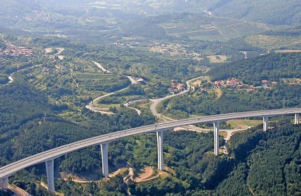 Dve arheološki območji sta na trasi drugega tira pri Ospu. 