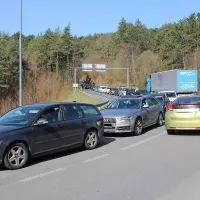Strožje preverjanje zablokiralo mejni prehod Starod