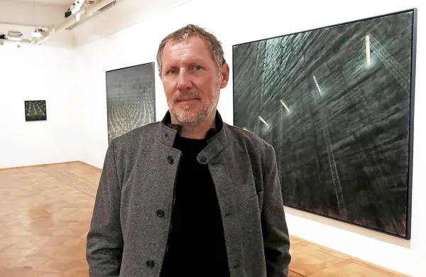 Aleksij Kobal: “Dobra je slika, ki vsebuje problem, ki ni popolnoma definirana in 
jasna, ki gledalca spusti med svoje plasti, ga iritira, v njem sproža vprašanja ... Vedno 
se potrudim, da slike ne dokončam. To naj skuša storiti gledalec.”