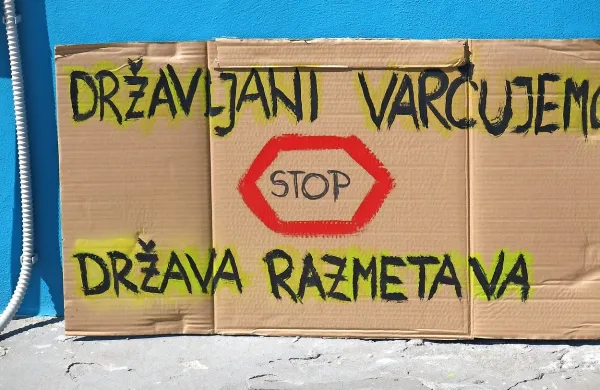 Na &Scaron;kofijah shod proti integracijski hi&scaron;i