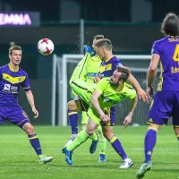 Sandi Križman (v sredini), Pamićev nečak, je Kopru priboril 
enajstmetrovko in zadel za 2:2, zna pa tudi atraktivno 
posredovati v obrambi.
