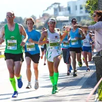 Za dobro počutje udeležencev maratona je skrbelo približno 
700 prostovoljcev in veliko naključnih prijateljev prireditve.