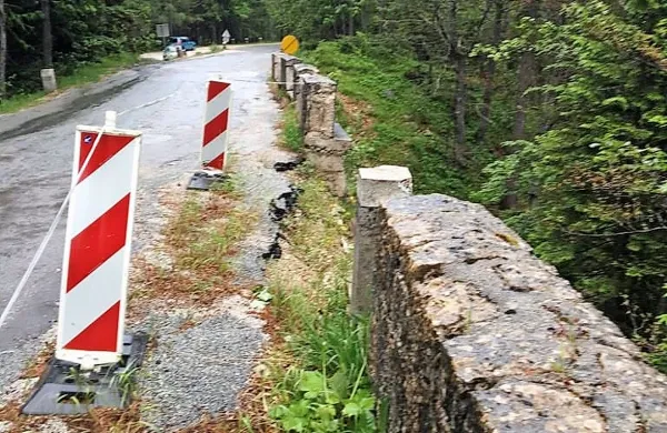 Cesta na Vršič na gorenjski strani.