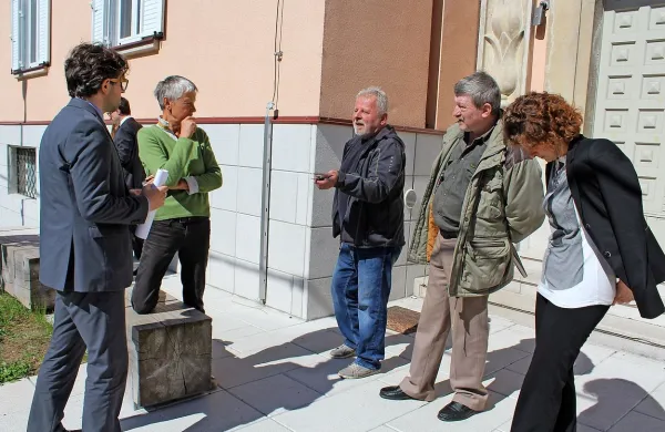 Borut Pirih in ustanovni člani društva Urce so si v soboto izmenjali nekaj vročih besed, a so 
pogovor vsaj začeli.




