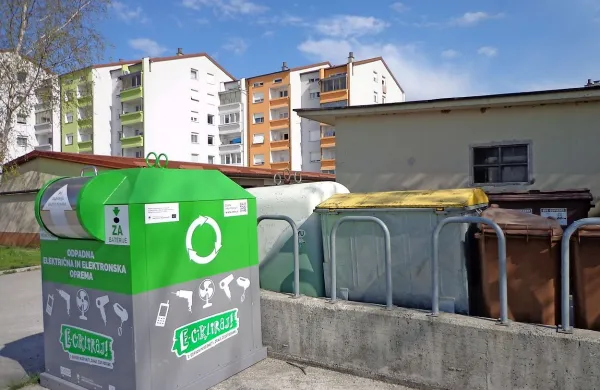 Največ težav z navajanjem na ločeno zbiranje odpadkov so 
imeli v Rozmanovi ulici, tudi zato, ker so zabojniki ob cesti in 
vanje mečejo odpadke mimoidoči. 