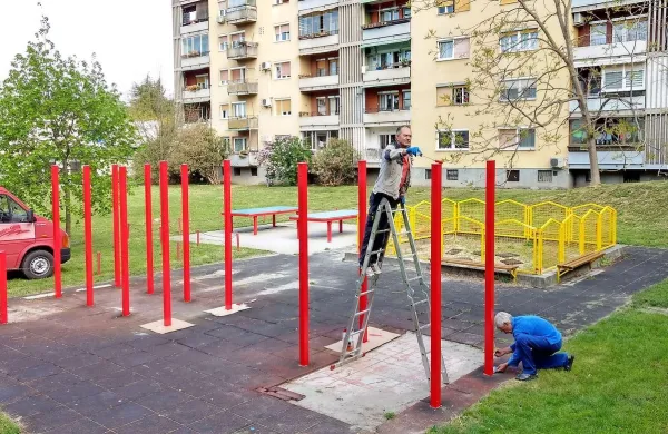 Po mestu sistematično popravljajo igri&scaron;ča