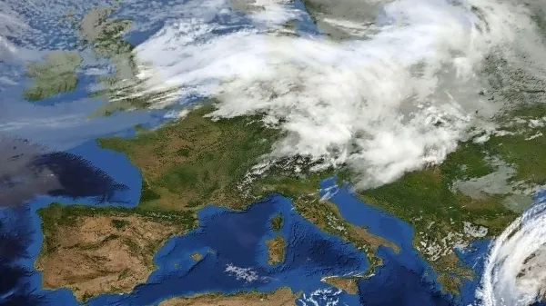 Anticiklon bo postopno nekoliko oslabel.

