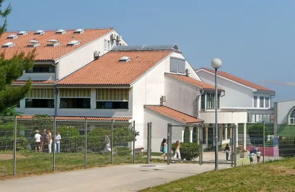  Osnovna šola Livade bo dobila nov prizidek, s katerim bodo 
rešili prostorsko stisko šolske jedilnice.