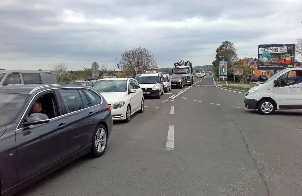 Konec tedna bosta v Istri po pričakovanjih najbolj obremenjena mejna prehoda Sečovlje (na fotografiji) in Dragonja.