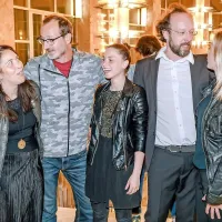 Marjuta, Blaž, Lara, Miha in Helena so z ekspresivno igro na 
odru zelo uigrani.