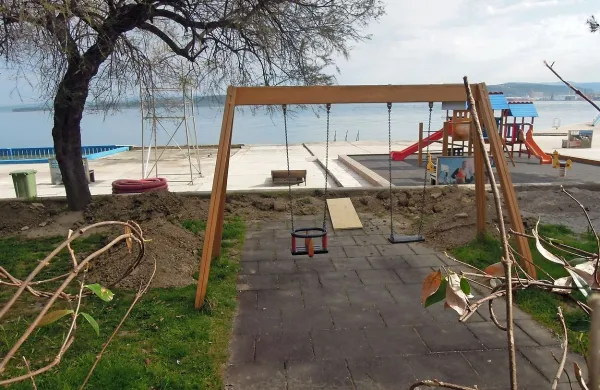 Obnovili bodo tudi otroški bazen in betonsko ploščo okoli 
njega.