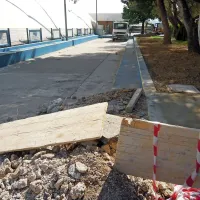 Zamenjali bodo dotrajano ograjo okoli olimpijskega bazena, 
tam bodo postavili tudi nove tribune in nove reflektorje. 