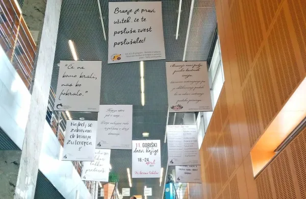 Goriška knjižnica je že v znamenju prireditve. 