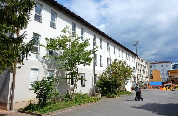 Mestna občina načrtuje celovito obnovo nekdanjega samskega doma. Zavetišču za brezdomce in ambulanti pro bono 
bodo dodali še stanovanja za uporabnike Ozare.