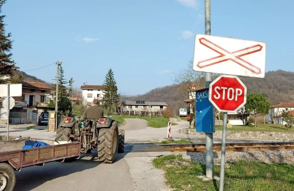 

Prebivalci Saksida se v teh dneh pripravljajo na zbor krajanov, 
s katerim želijo  pristojne ponovno spomniti na nevarnosti, s 
katerimi živijo iz dneva v dan.