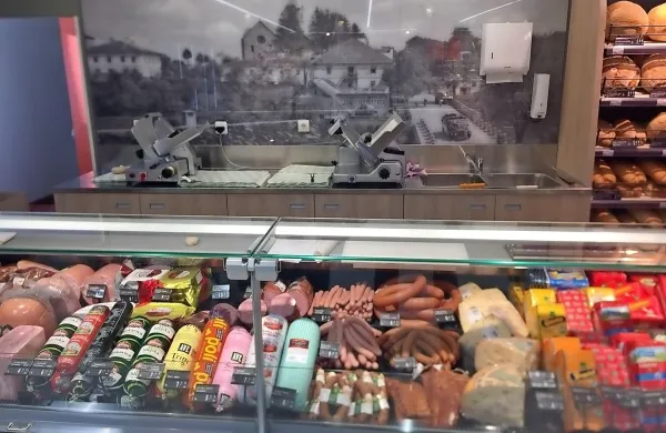 Trgovina v Podgradu je prva, ki je z novim lastnikom dočakala 
prenovo.