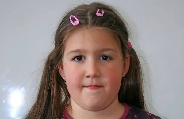 Erin Fabjan, učenka OŠ Dutovlje, je za svojo sliko trgatve na 
daljni Japonski prejela zlato priznanje.