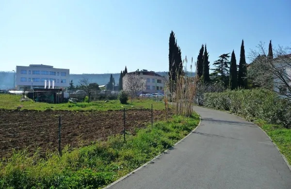 Na izbranem območju ob hudourniku Morer bodo v prvi fazi 
postavili 31 vrtov v velikosti okoli 40 kvadratnih metrov.