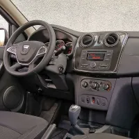 Polavtomatski menjalnik in zaslon na dotik dajeta dacii malce 
pridiha prestiža. 

