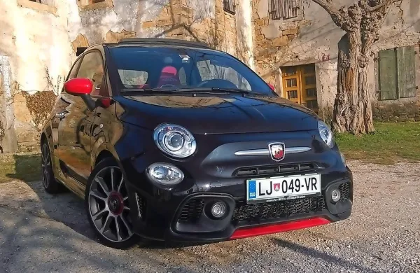 Abarth je pravi mali cestni dirkalnik.
